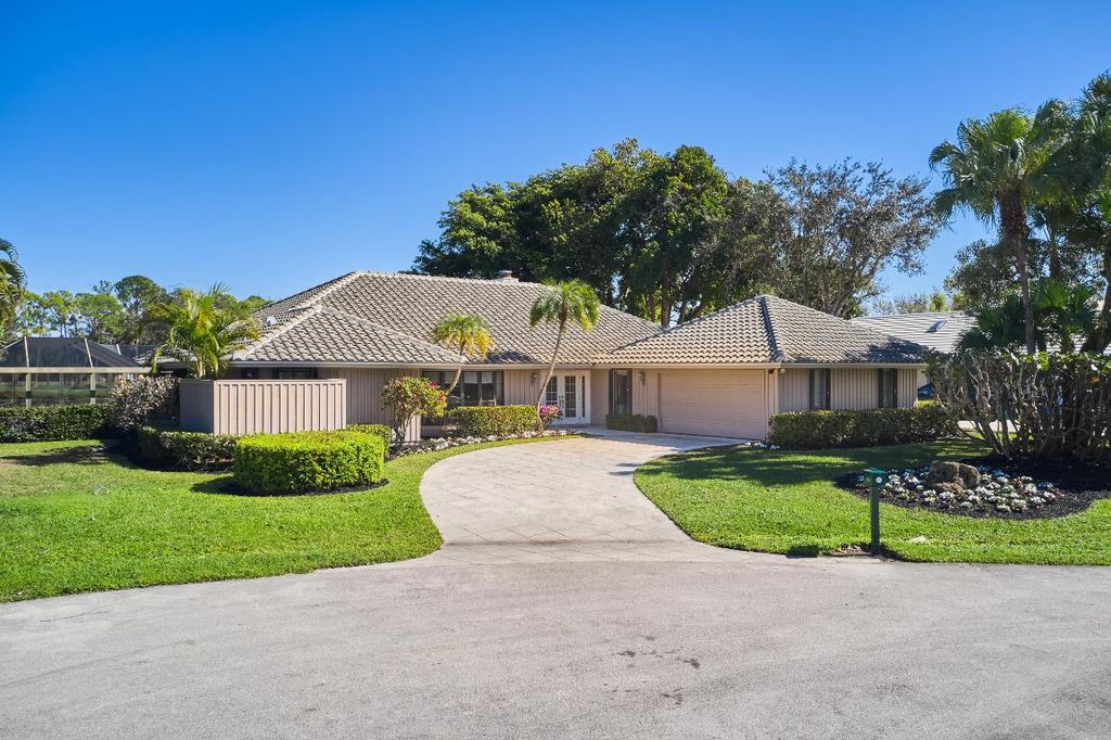 Photo of 14 Marlwood Lane, Palm Beach Gardens, FL 33418 (MLS # R11158892)