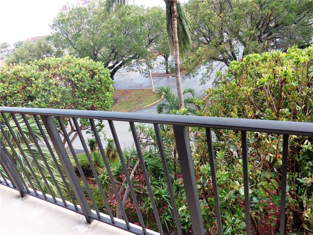 RUNAWAY BAY - Residential Lease