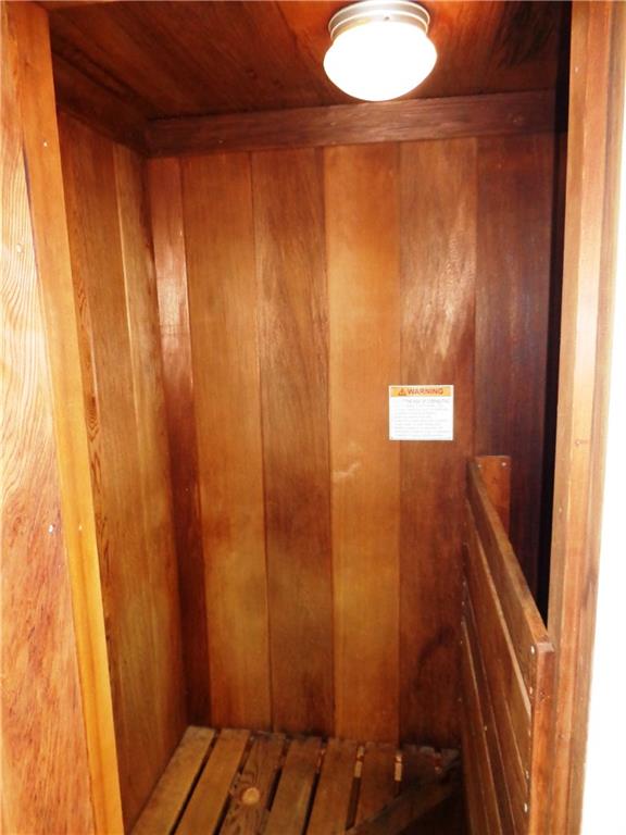 RUNAWAY BAY - Residential Lease