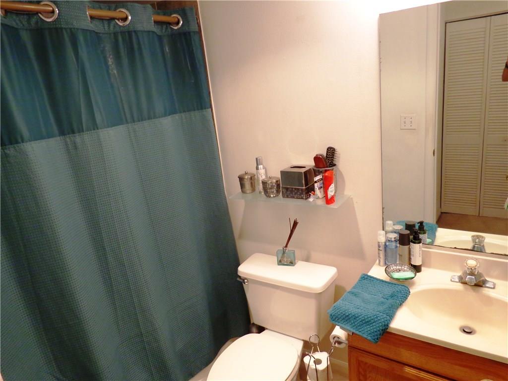 RUNAWAY BAY - Residential Lease