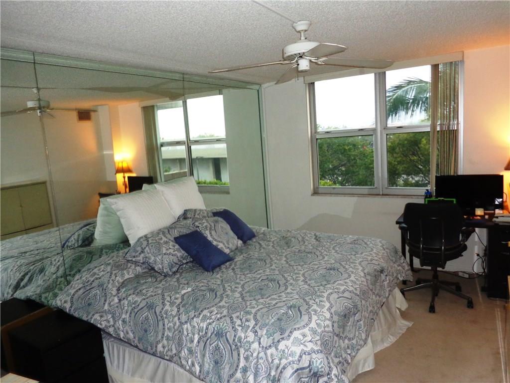 RUNAWAY BAY - Residential Lease