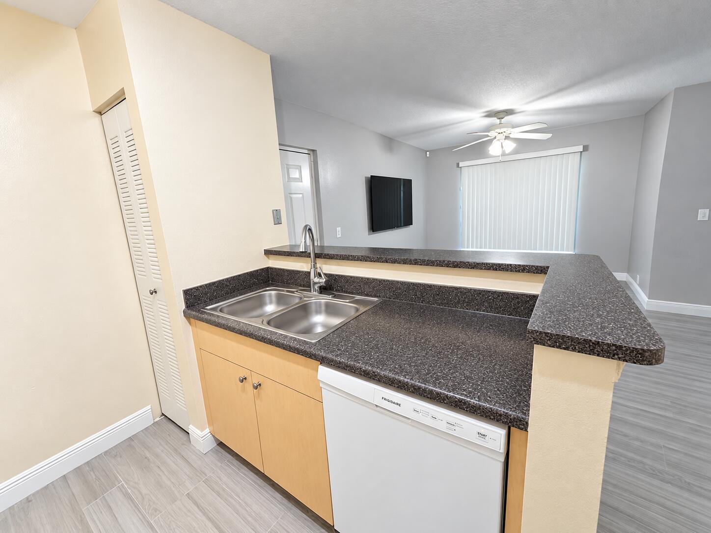 4241 SAN MARINO Boulevard 206