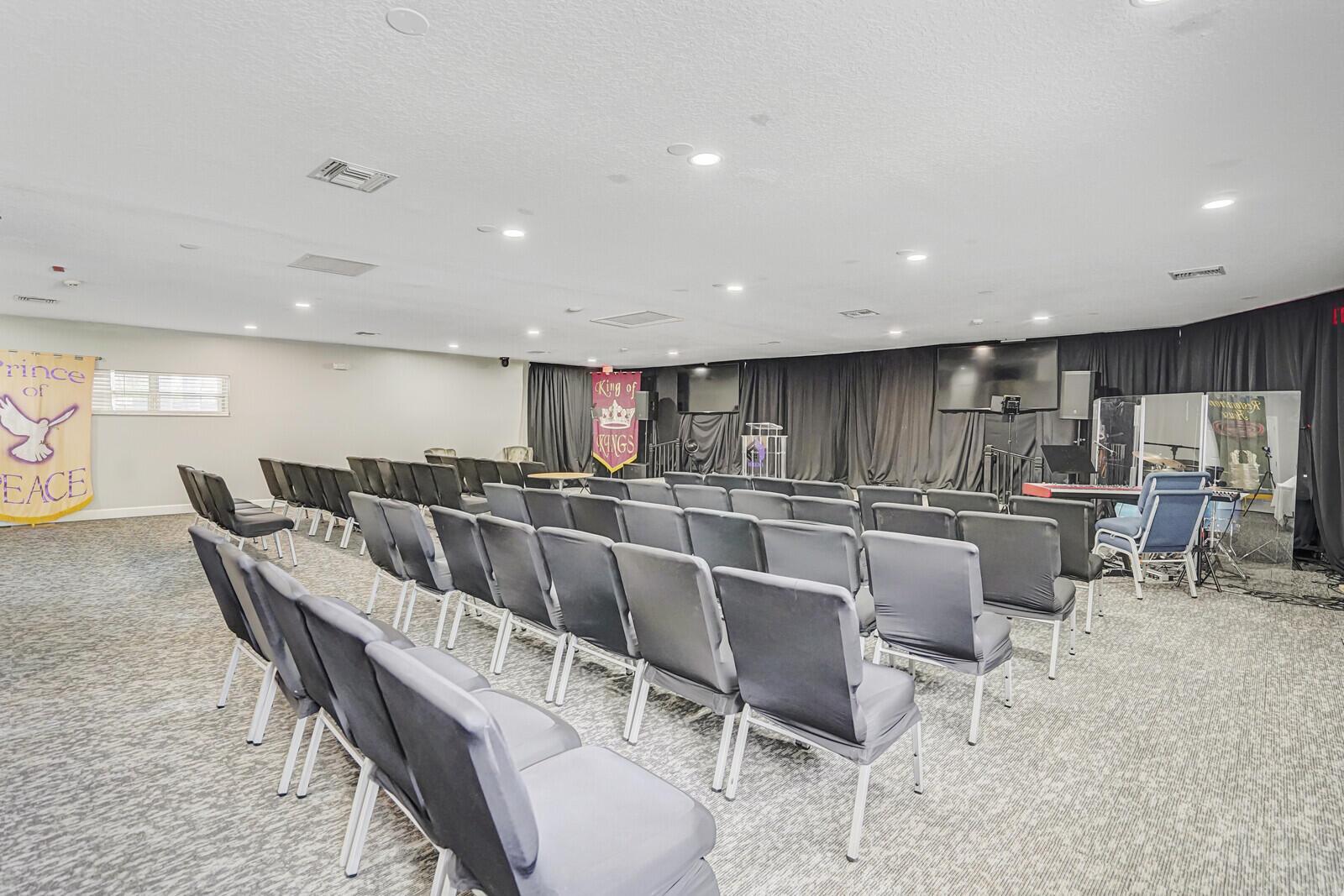 SOUTHRIDGE - Commercial Sale