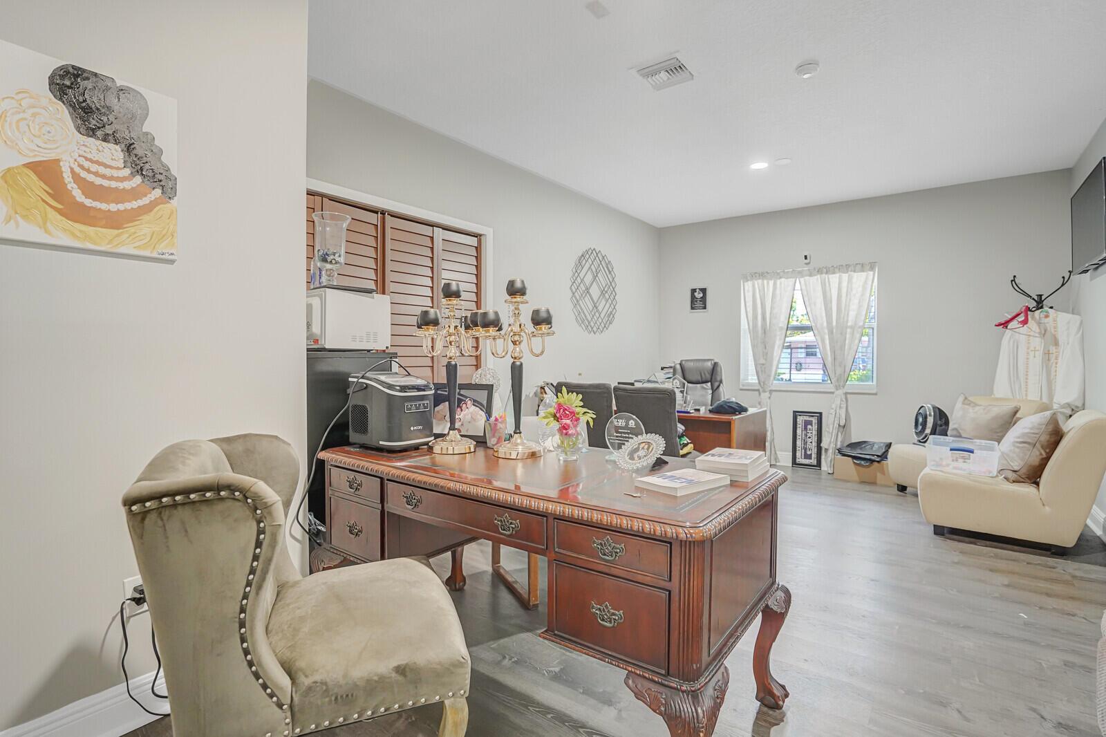 SOUTHRIDGE - Commercial Sale