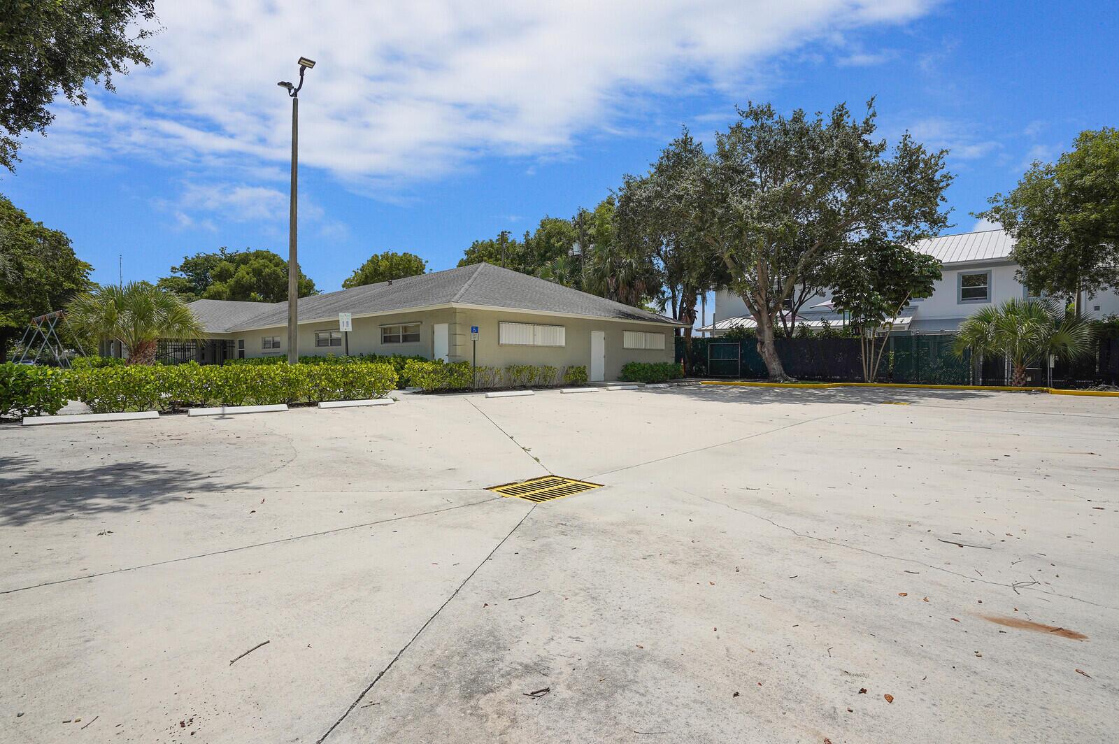 SOUTHRIDGE - Commercial Sale