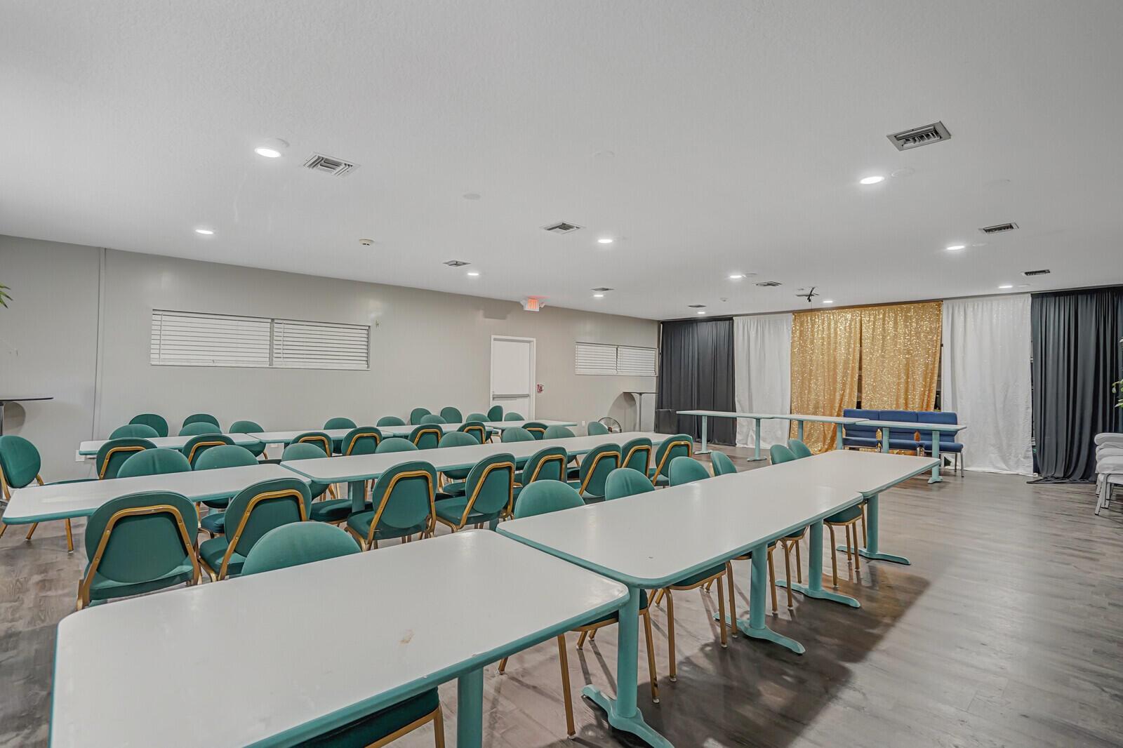 SOUTHRIDGE - Commercial Sale