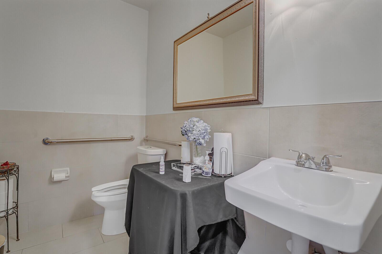 SOUTHRIDGE - Commercial Sale