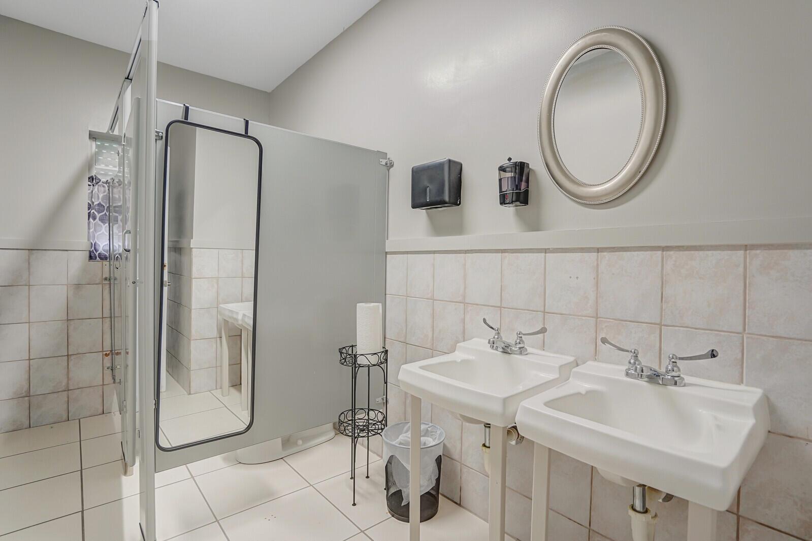 SOUTHRIDGE - Commercial Sale