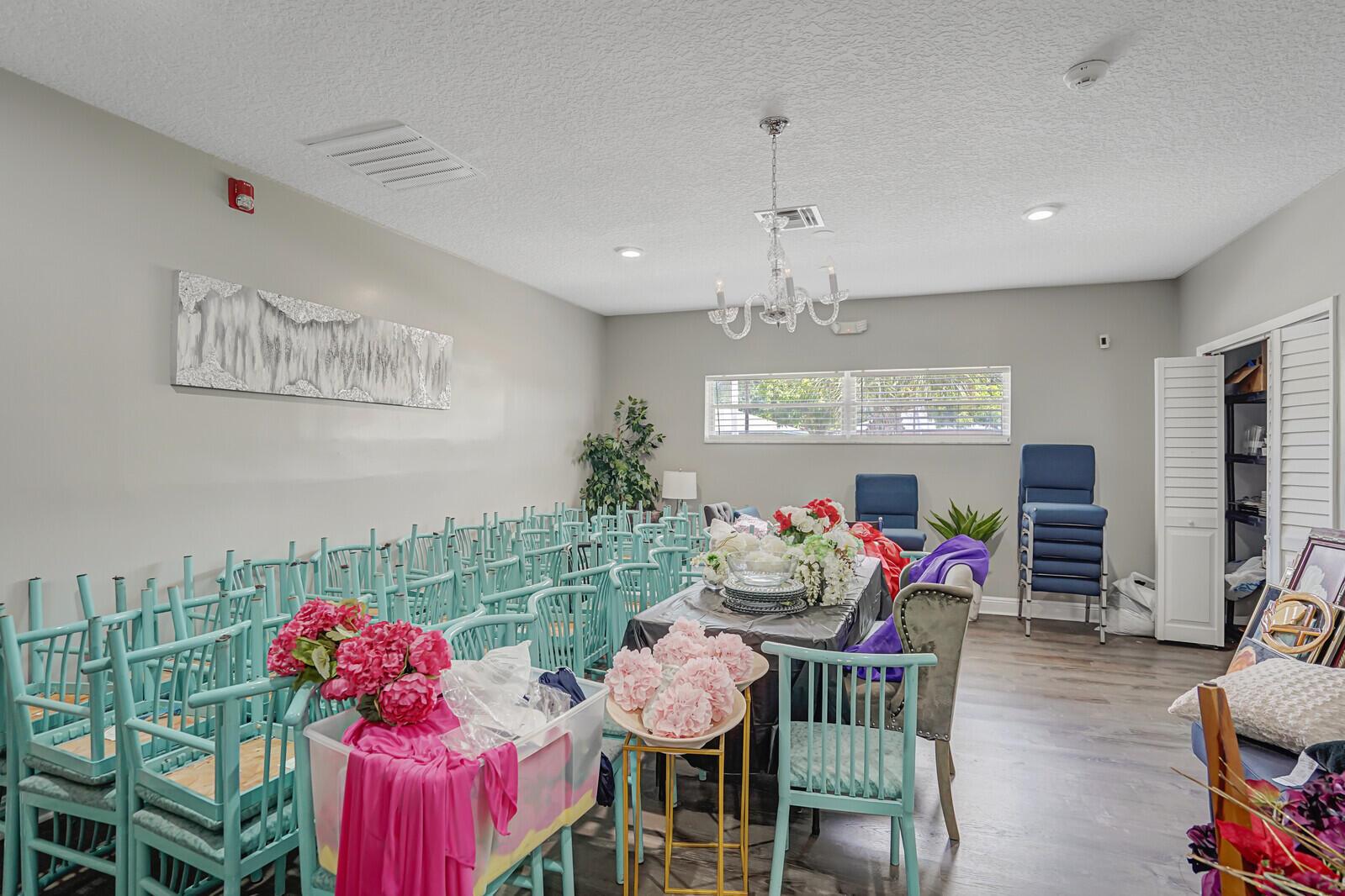 SOUTHRIDGE - Commercial Sale