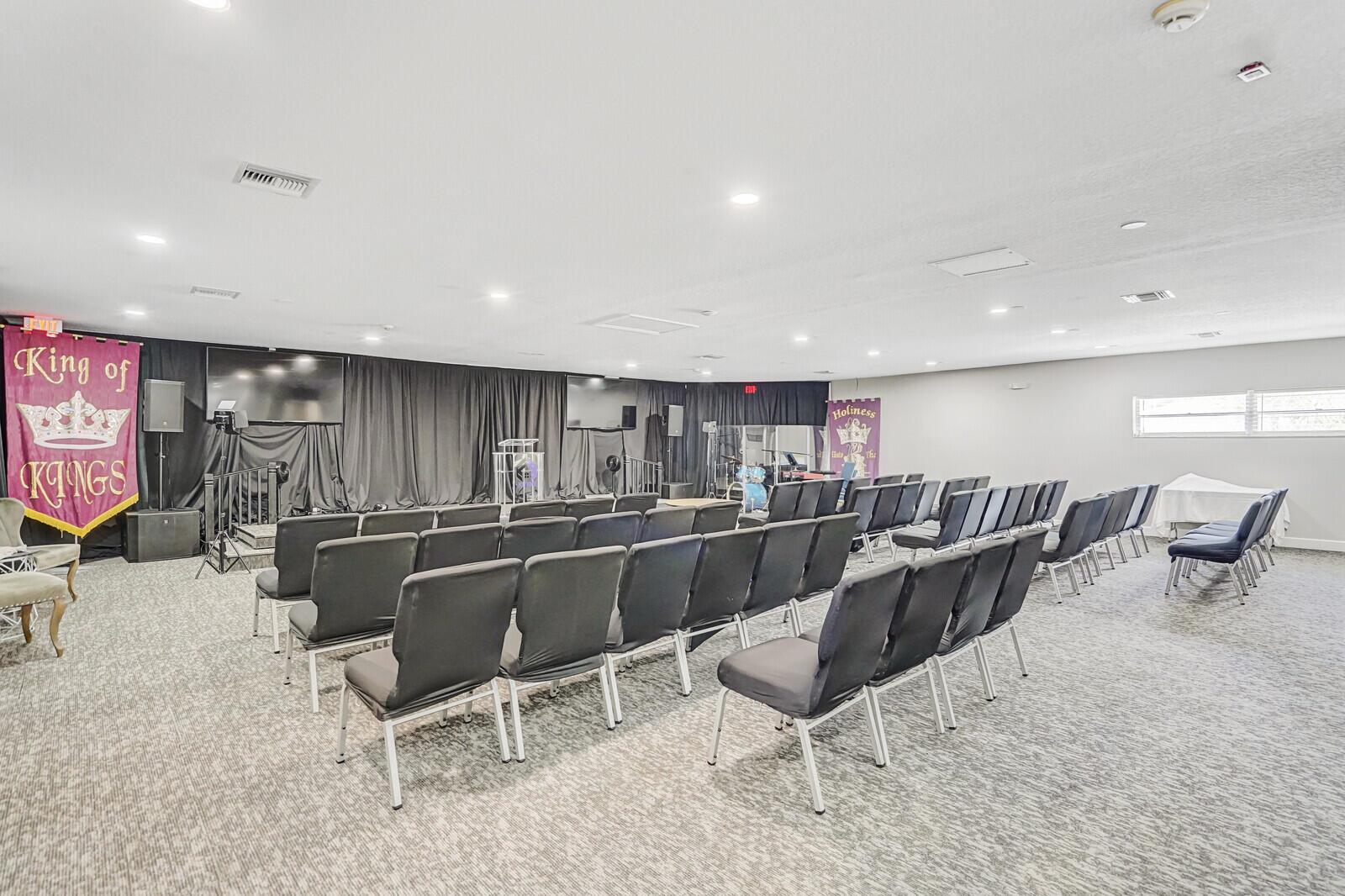 SOUTHRIDGE - Commercial Sale