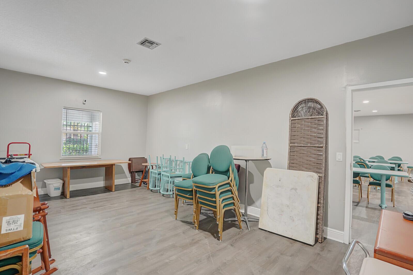 SOUTHRIDGE - Commercial Sale