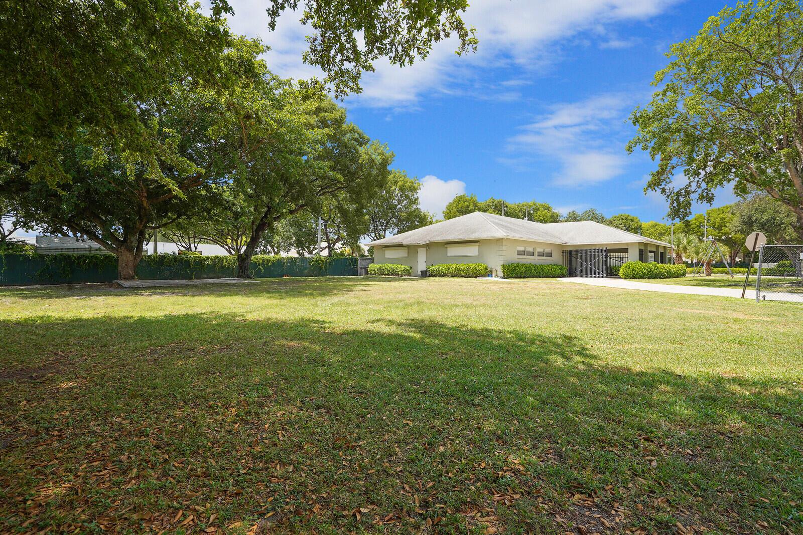 SOUTHRIDGE - Commercial Sale