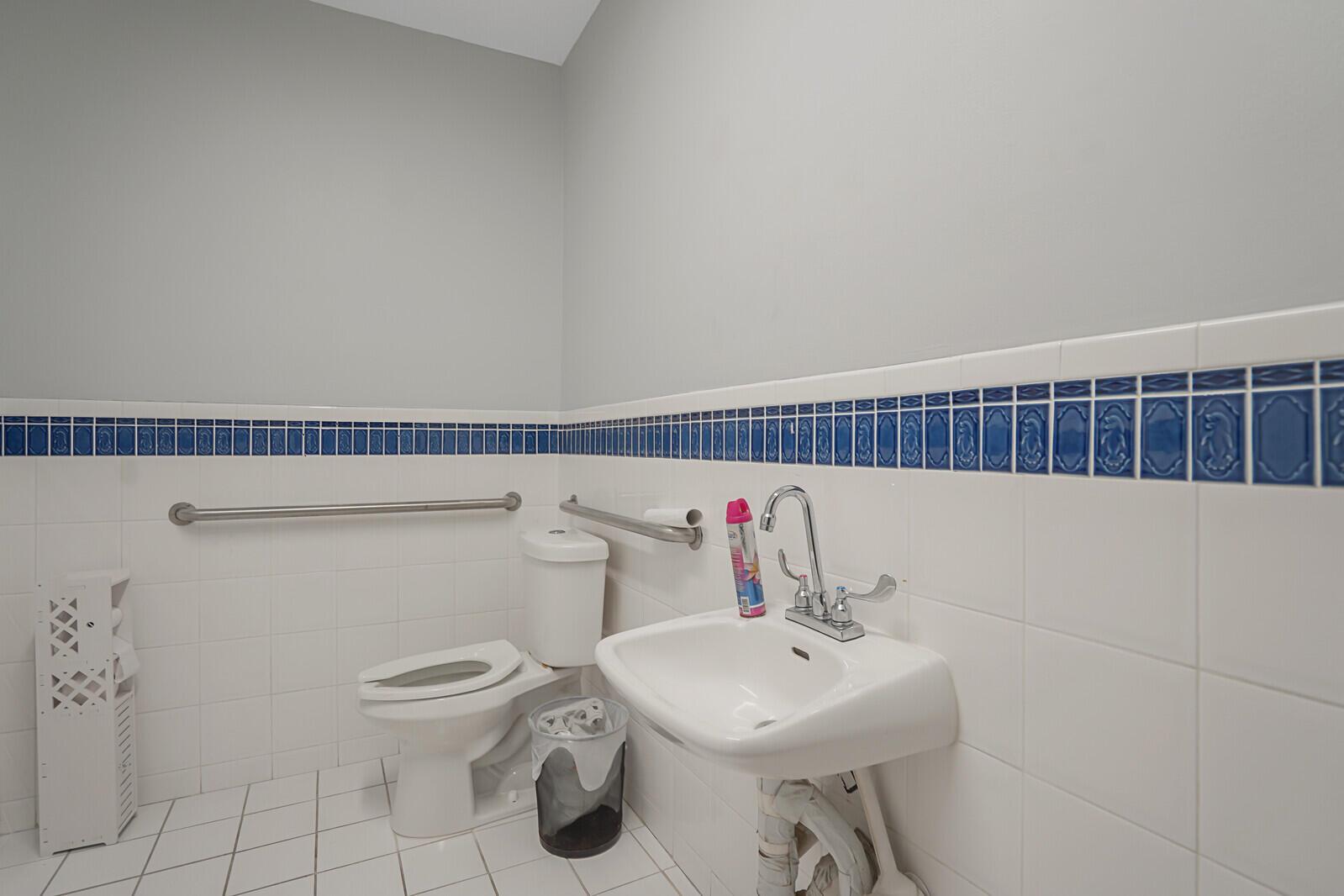 SOUTHRIDGE - Commercial Sale