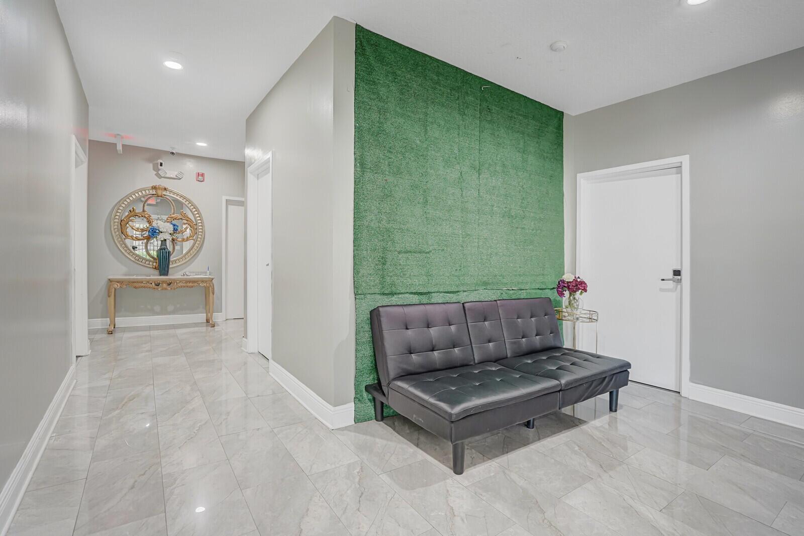 SOUTHRIDGE - Commercial Sale