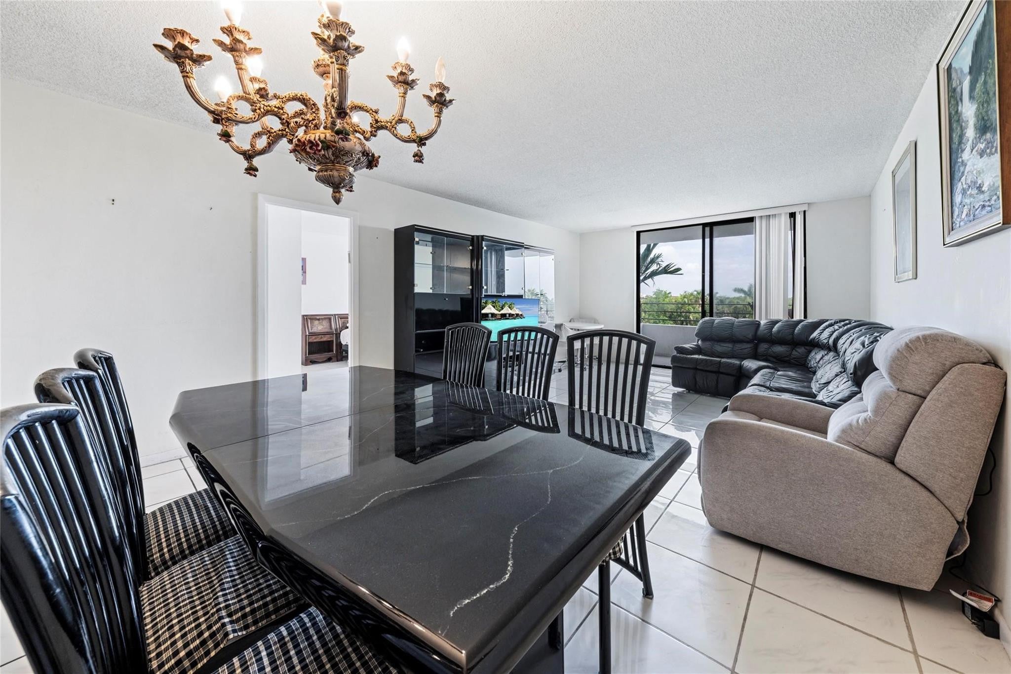 600 THREE ISLANDS Boulevard 301