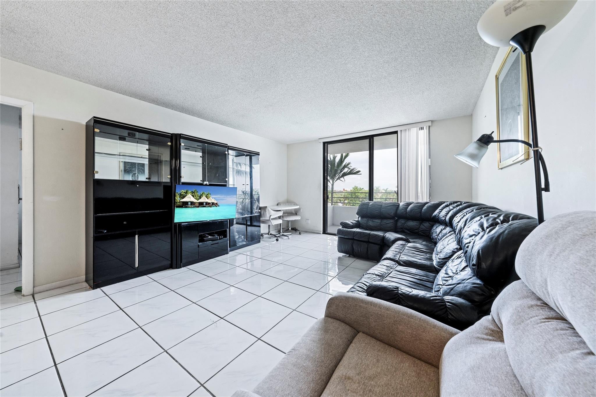 600 THREE ISLANDS Boulevard 301