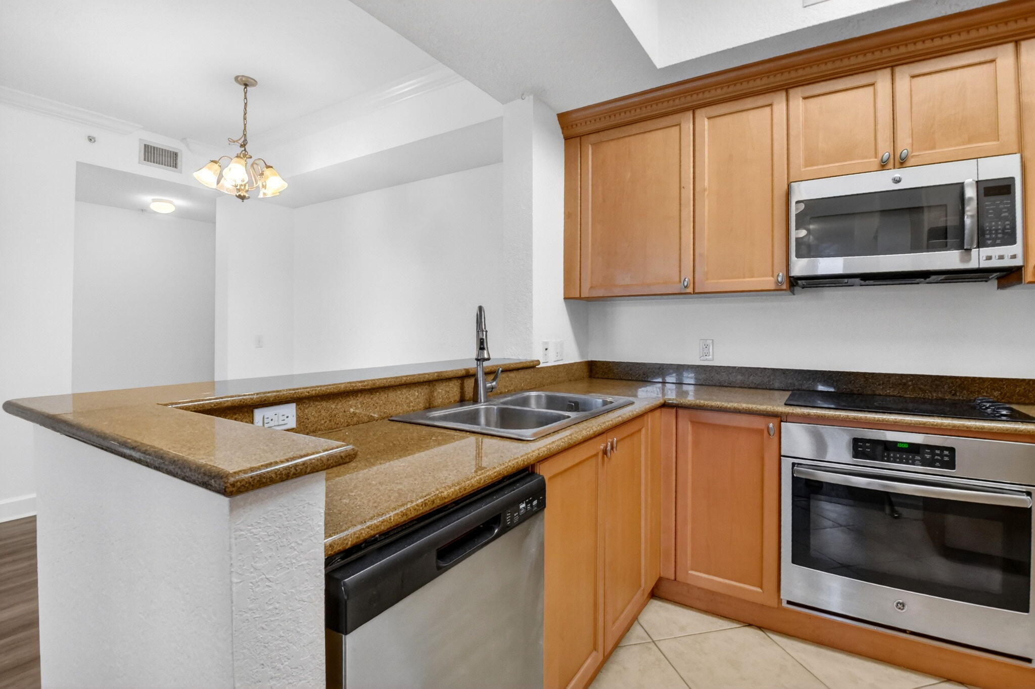 VIZCAYA LAKES CONDO - Residential