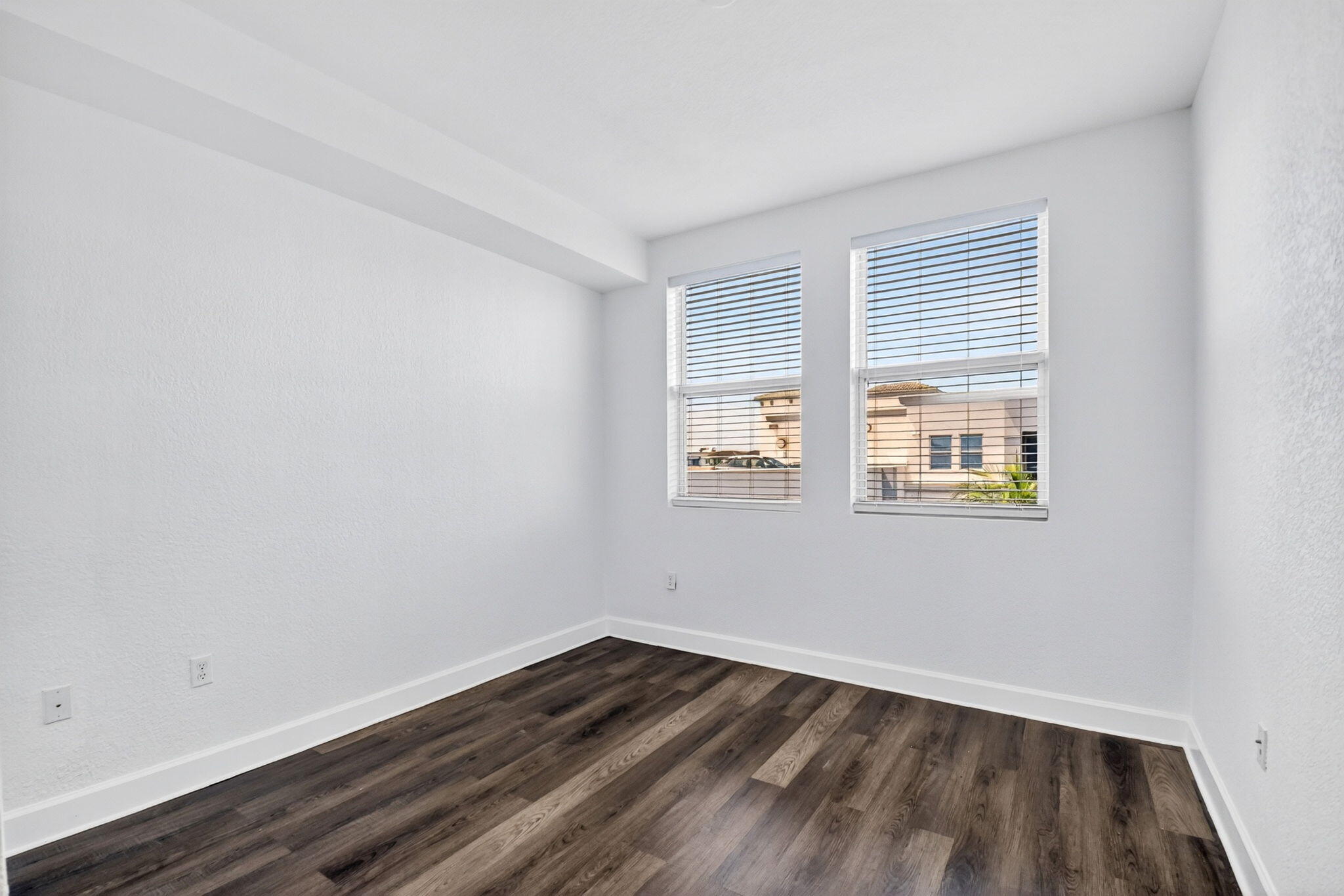 VIZCAYA LAKES CONDO - Residential