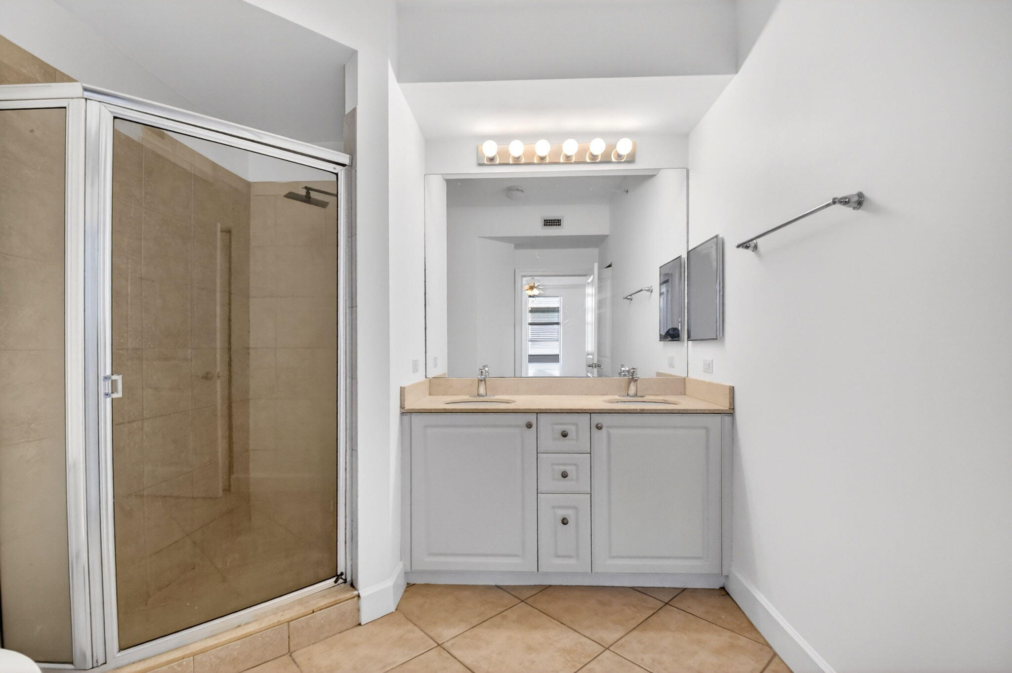 VIZCAYA LAKES CONDO - Residential