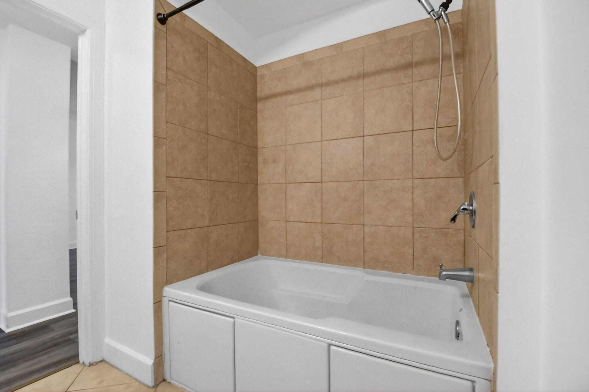 VIZCAYA LAKES CONDO - Residential