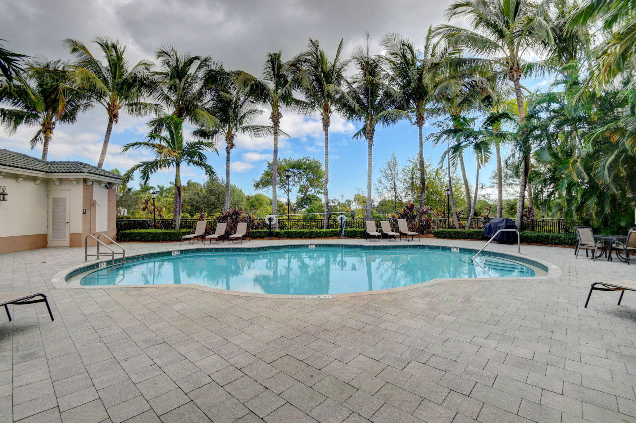 VIZCAYA LAKES CONDO - Residential