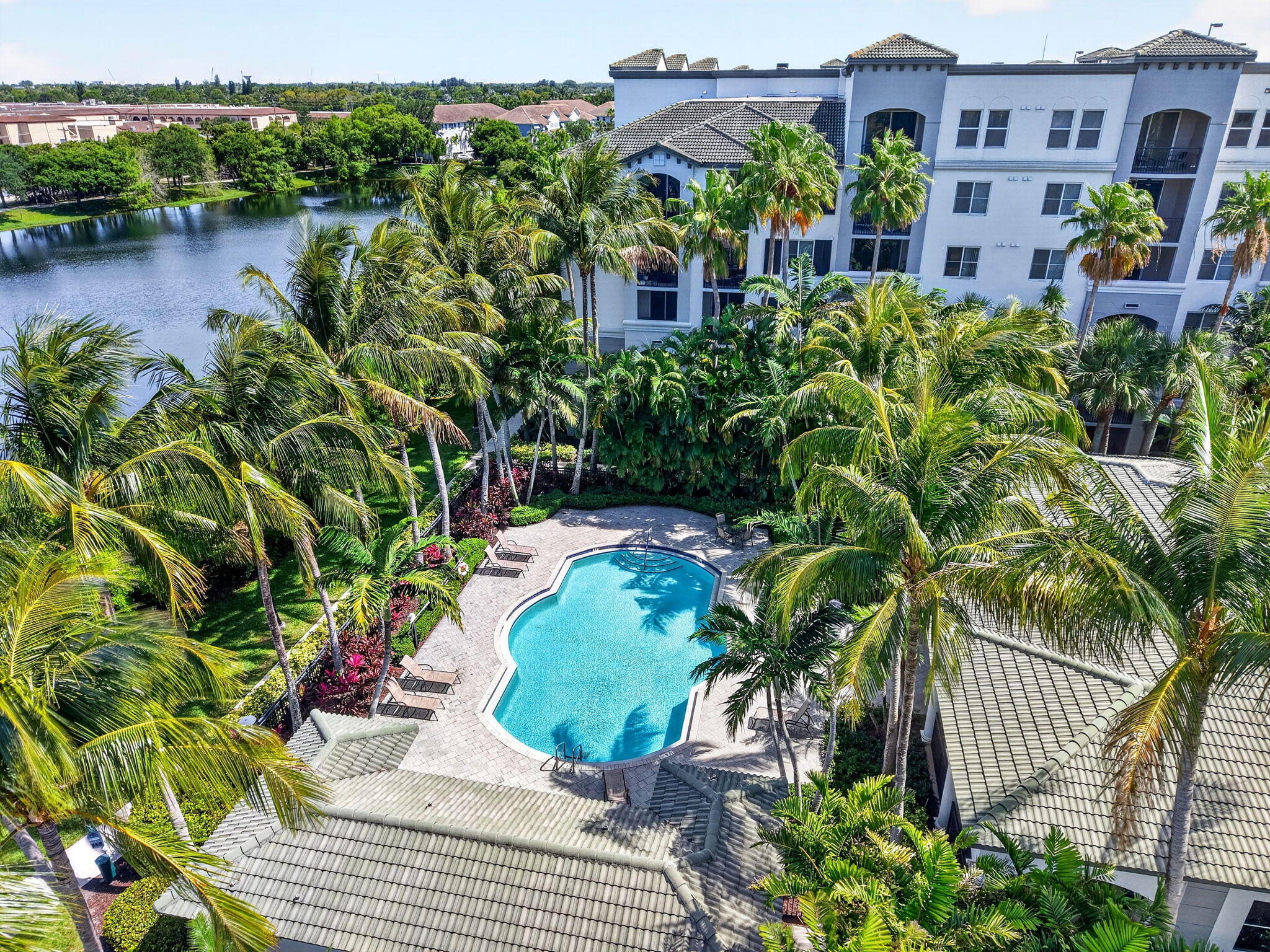 VIZCAYA LAKES CONDO - Residential