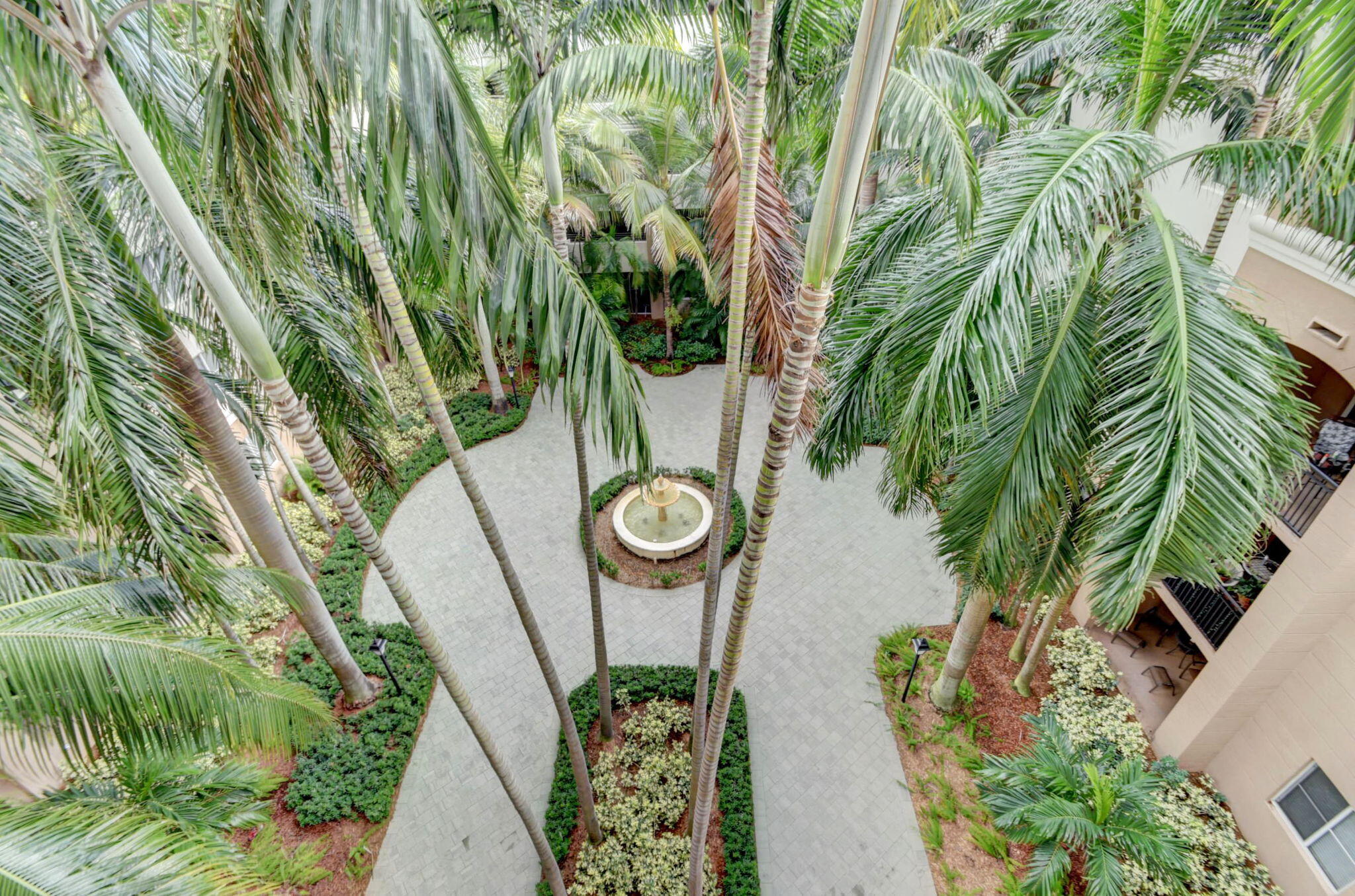 VIZCAYA LAKES CONDO - Residential