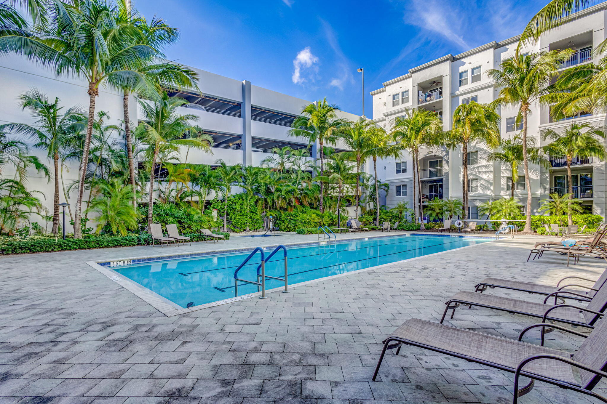 VIZCAYA LAKES CONDO - Residential