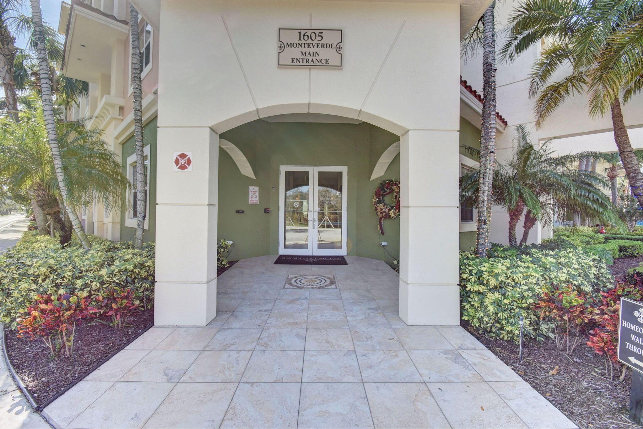 VIZCAYA LAKES CONDO - Residential