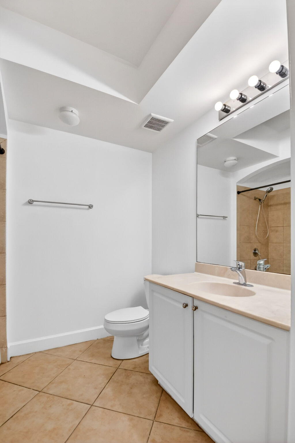 VIZCAYA LAKES CONDO - Residential
