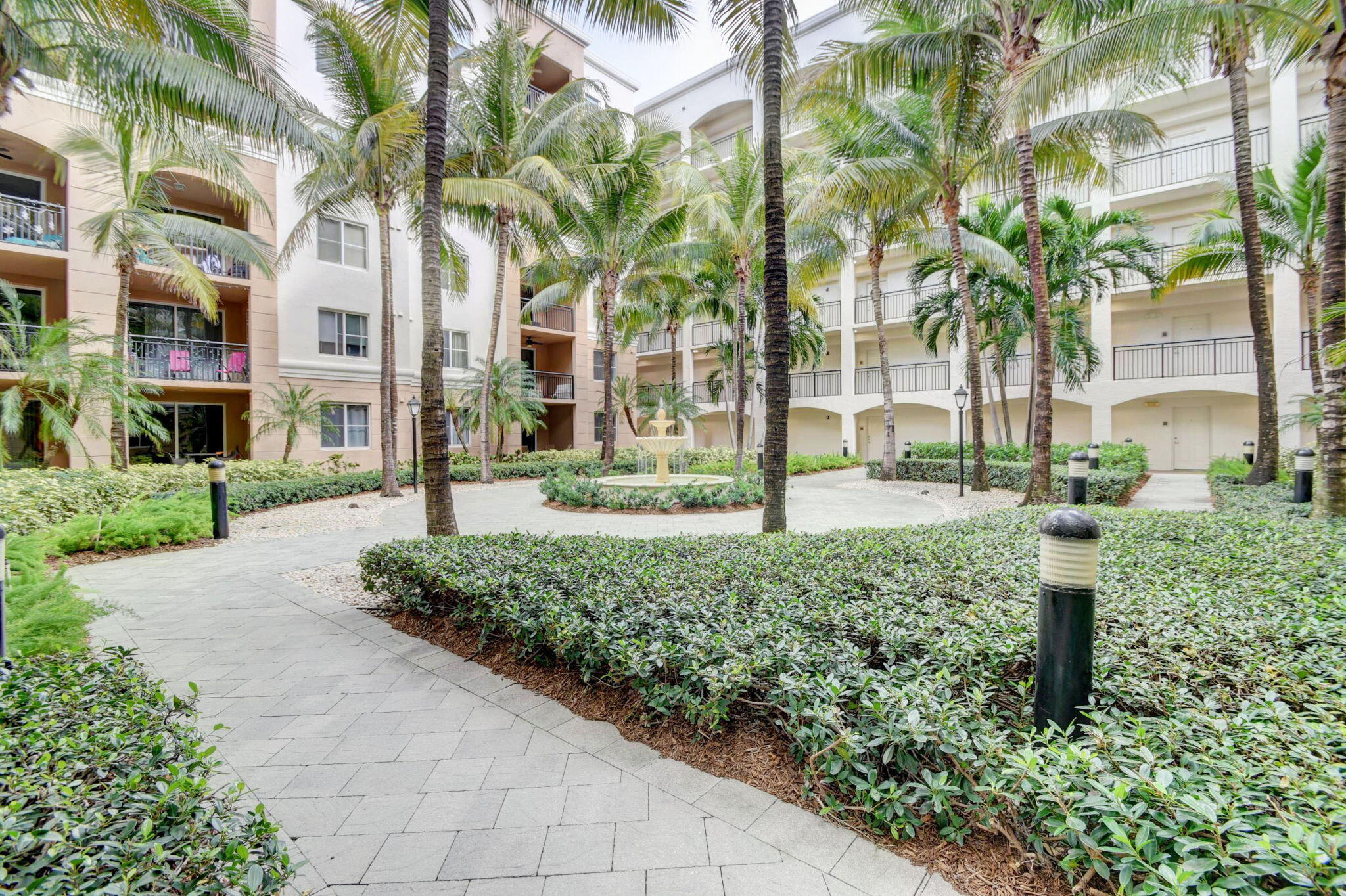 VIZCAYA LAKES CONDO - Residential