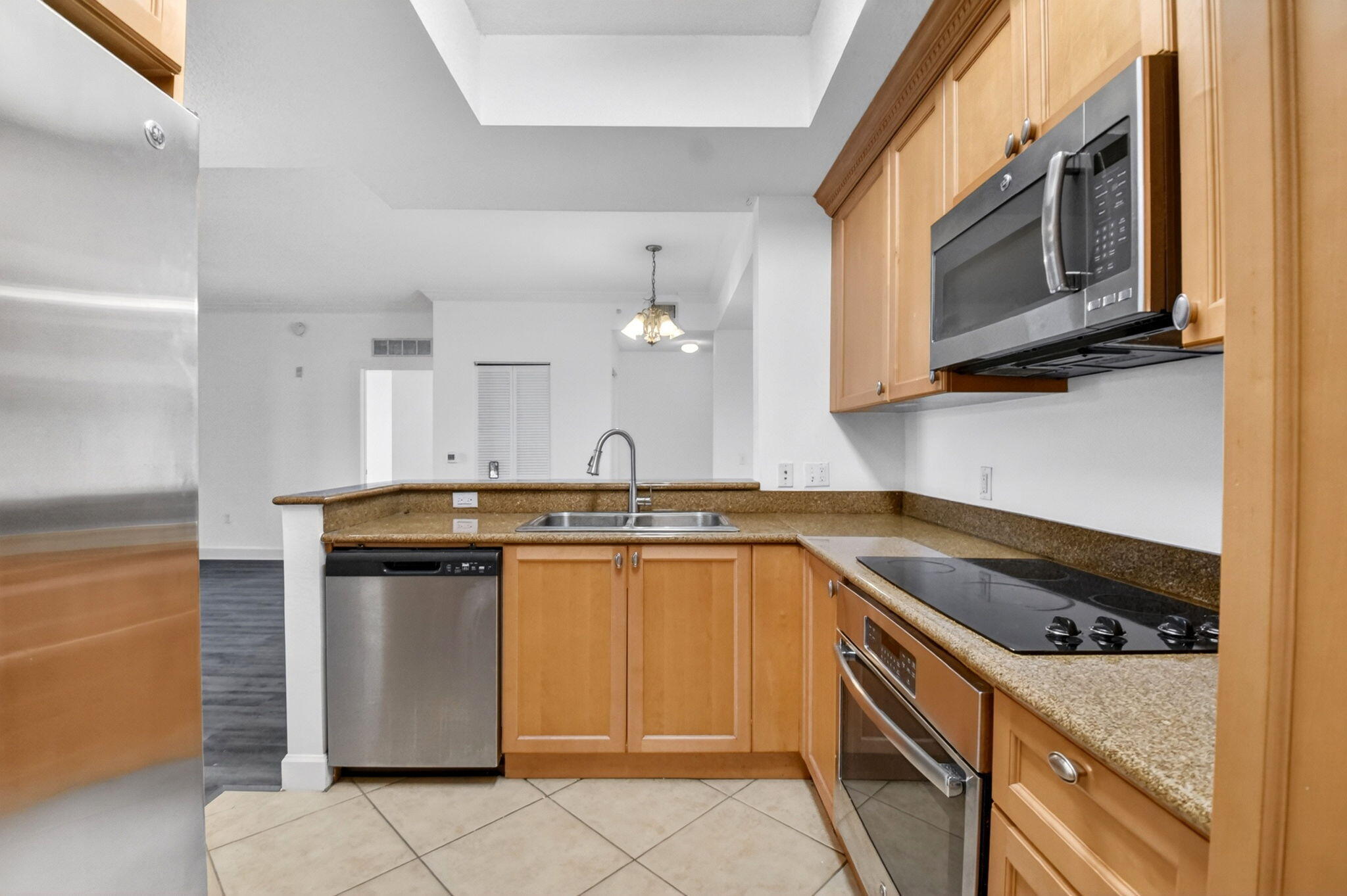 VIZCAYA LAKES CONDO - Residential