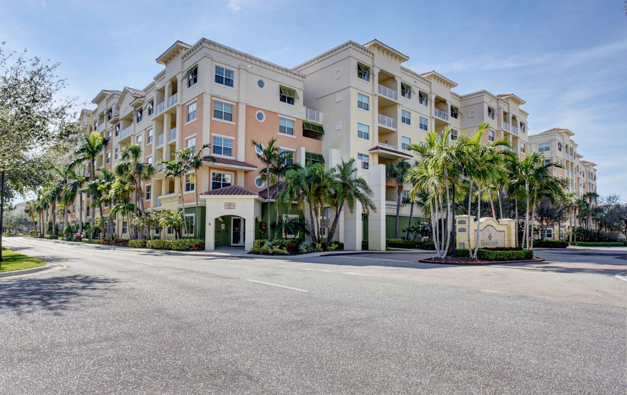 VIZCAYA LAKES CONDO - Residential