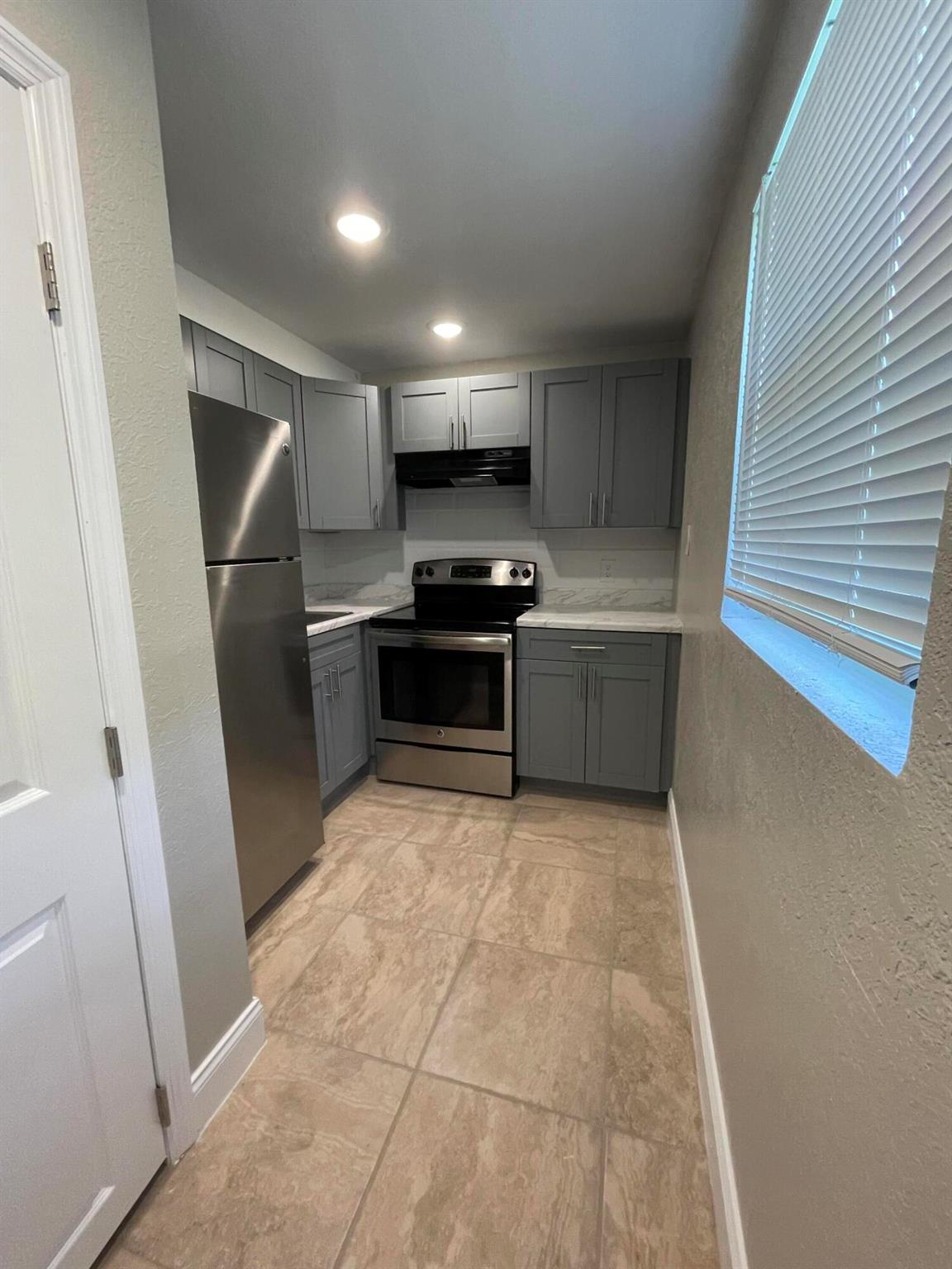 H J KINCY'S SUBDIVISION - Residential Lease