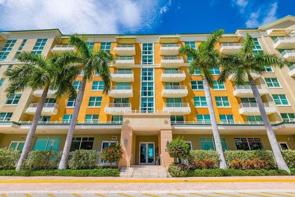 Photo of 100 NE 6th Street #608, Boynton Beach, FL 33435 (MLS # R10954712)