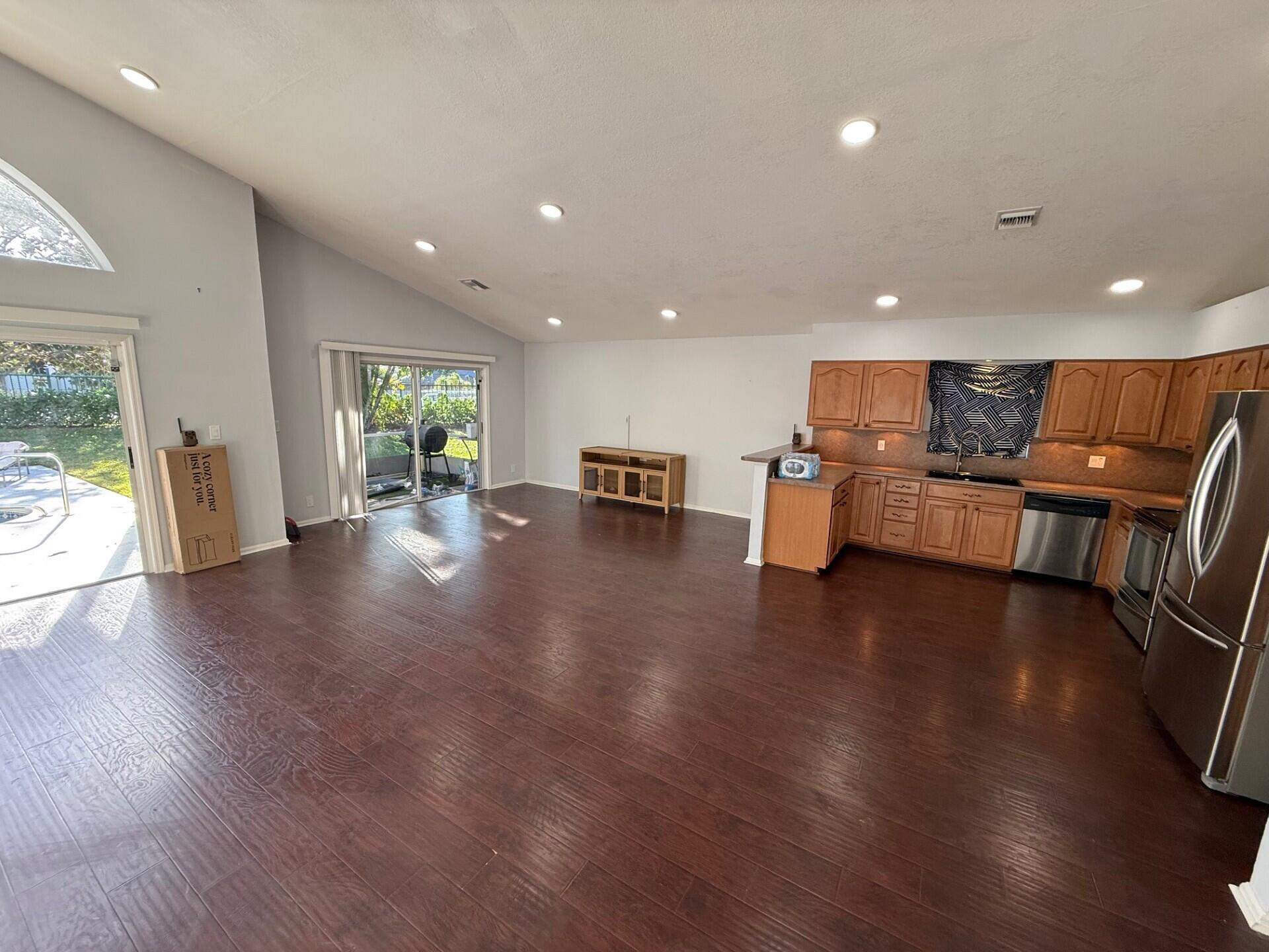 EMERALD FOREST OF WELLINGTON - Residential Lease