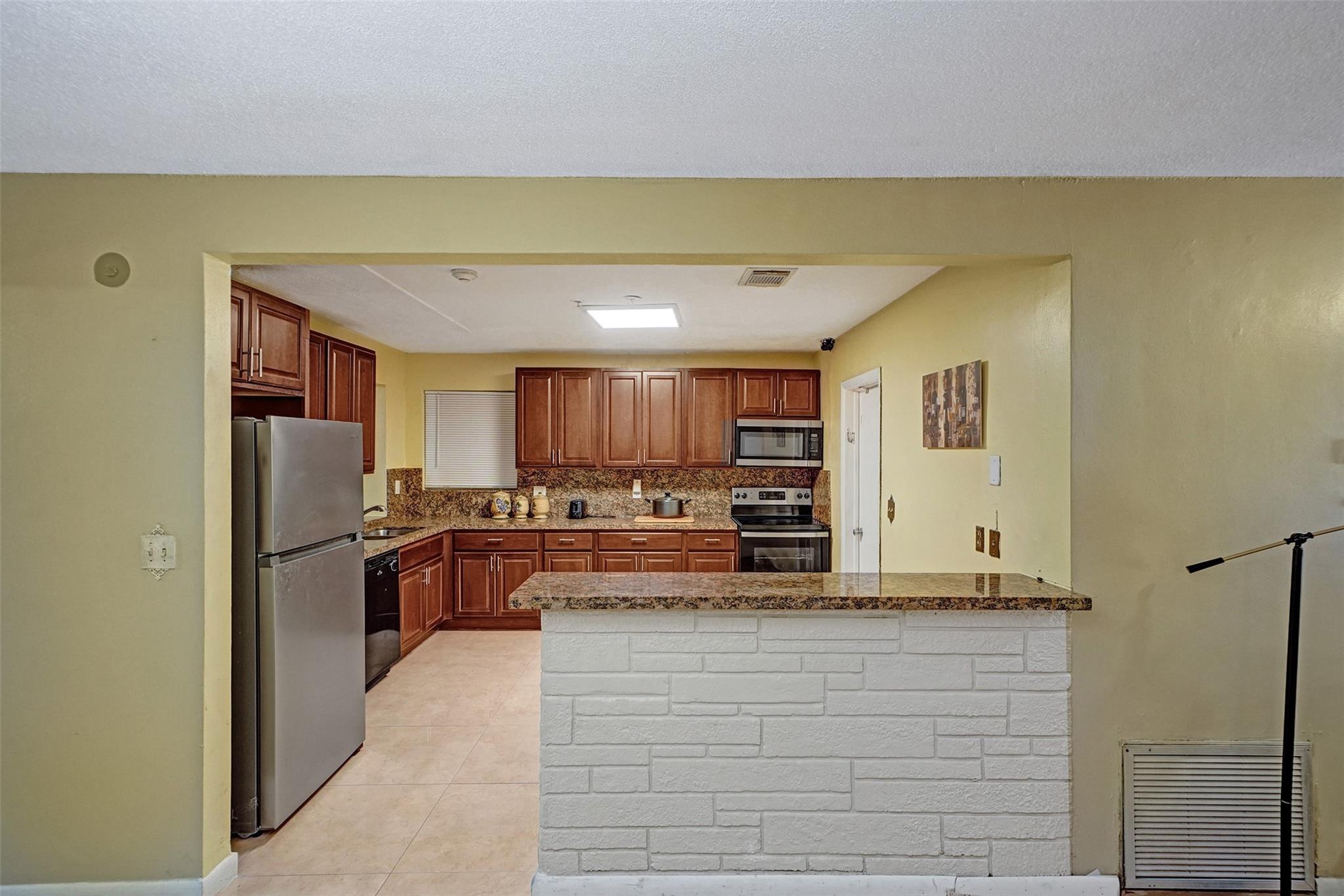 Hollywood Hills Amd 6-31 - Residential Lease