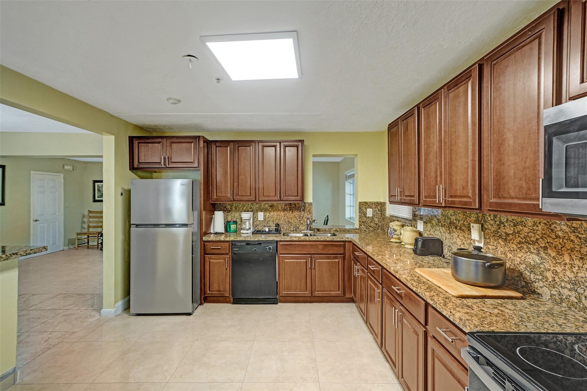 Hollywood Hills Amd 6-31 - Residential Lease