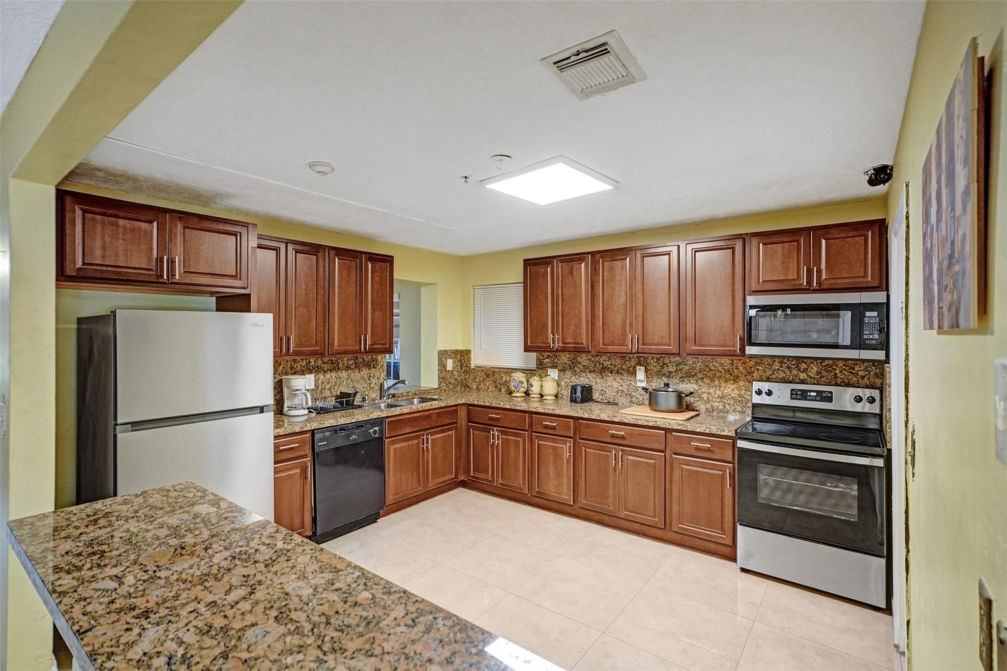 Hollywood Hills Amd 6-31 - Residential Lease