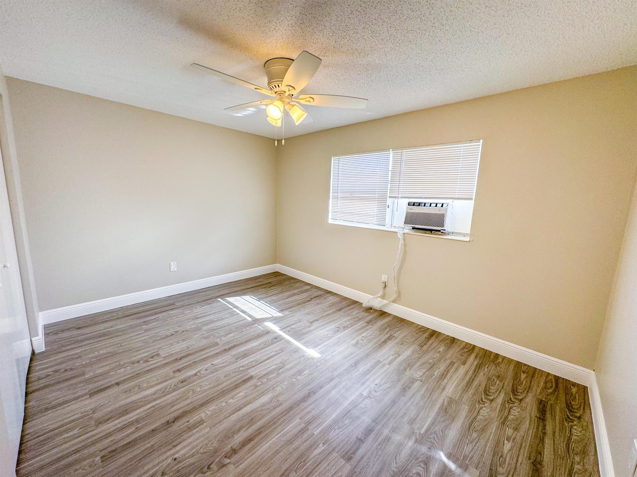 MODEL LAND CO - Residential Lease