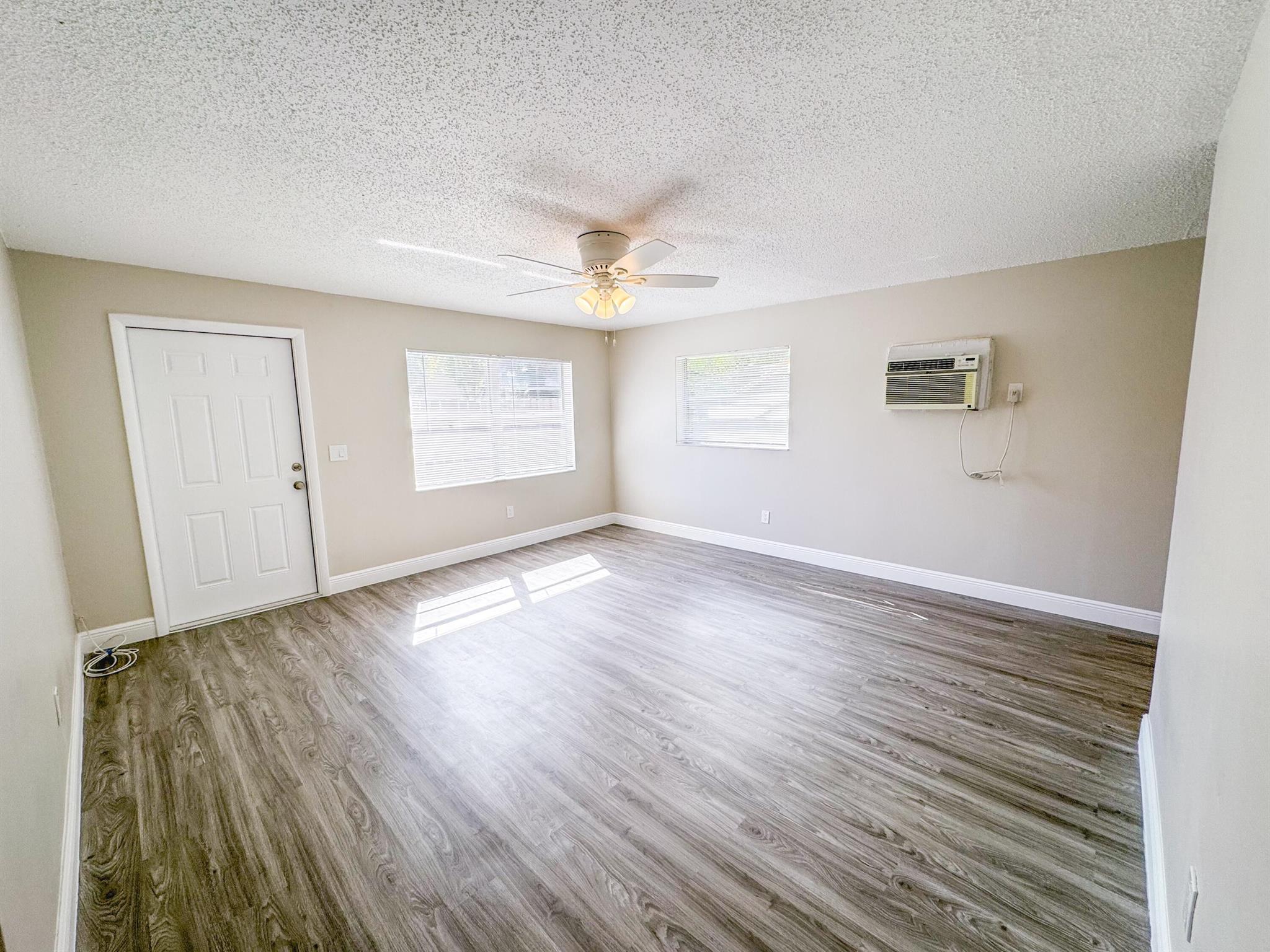 MODEL LAND CO - Residential Lease