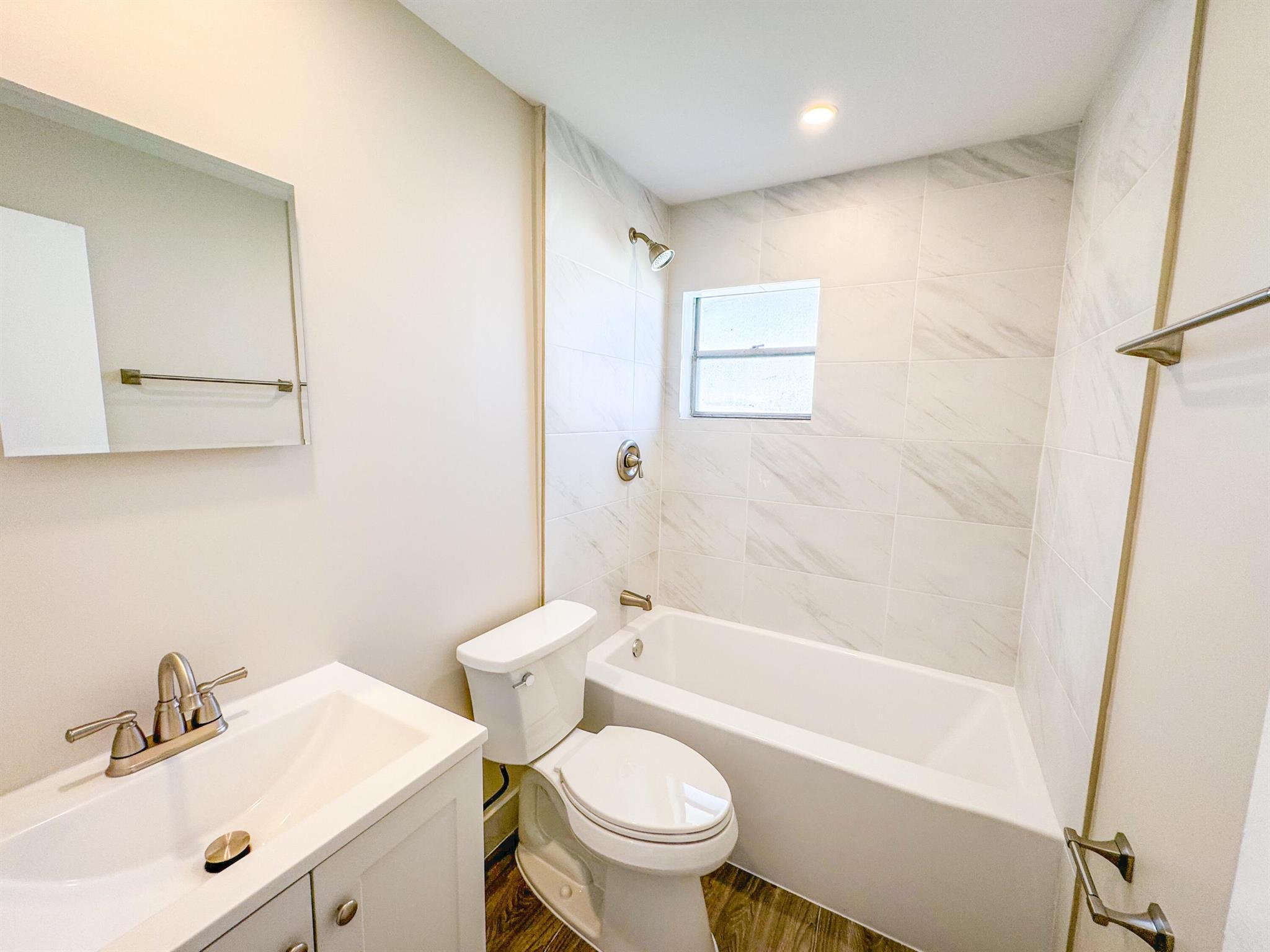 MODEL LAND CO - Residential Lease