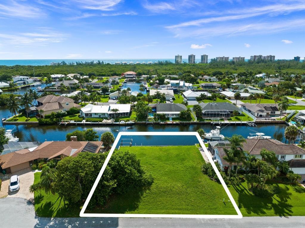 Photo of 126 Queen Catherina Court, Hutchinson Island, FL 34949 (MLS # R10999358)