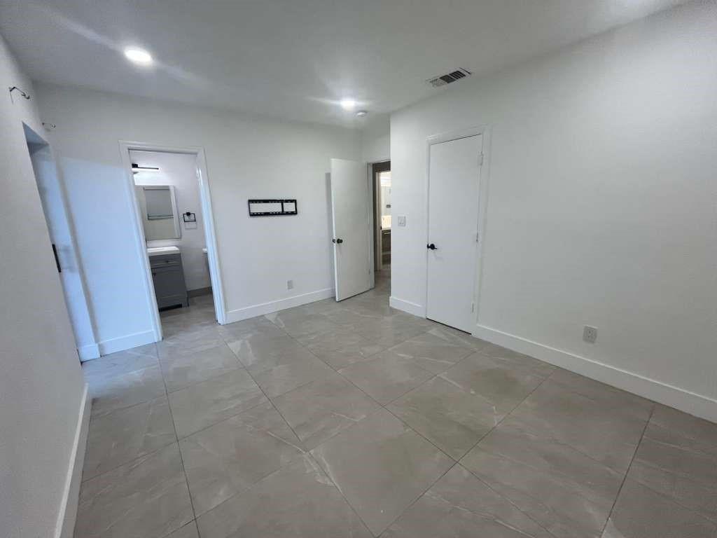 Lauderdale Lakes East Gat - Residential Lease