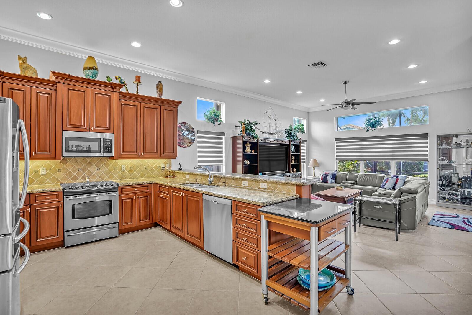 VALENCIA POINTE - Residential