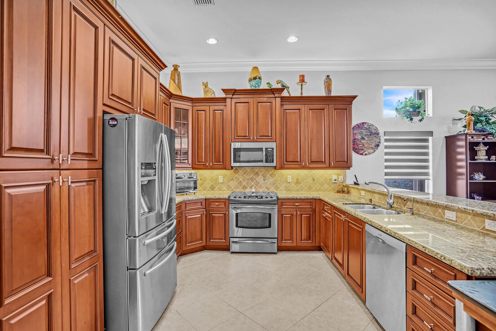 VALENCIA POINTE - Residential
