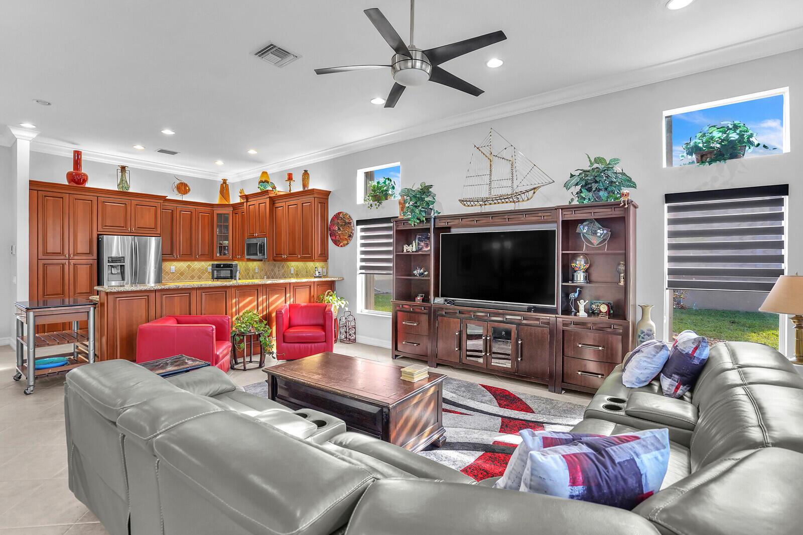 VALENCIA POINTE - Residential