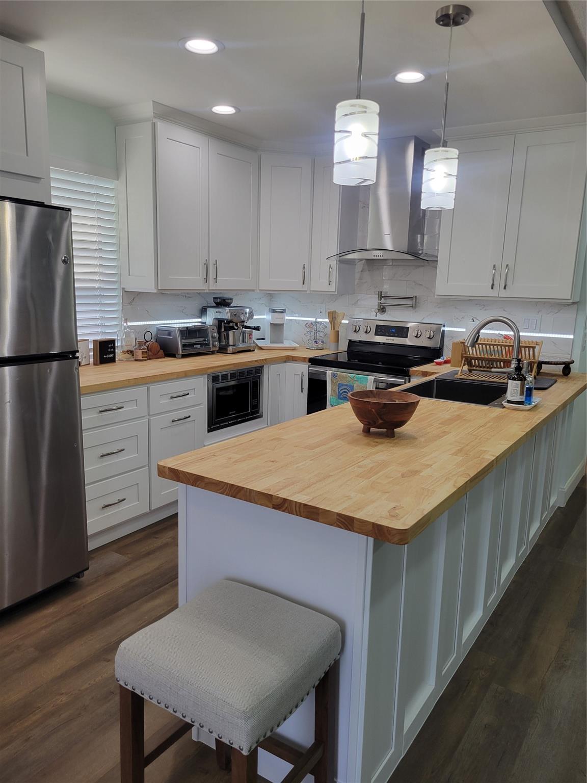 Kings Point Capri A-L - Residential Lease