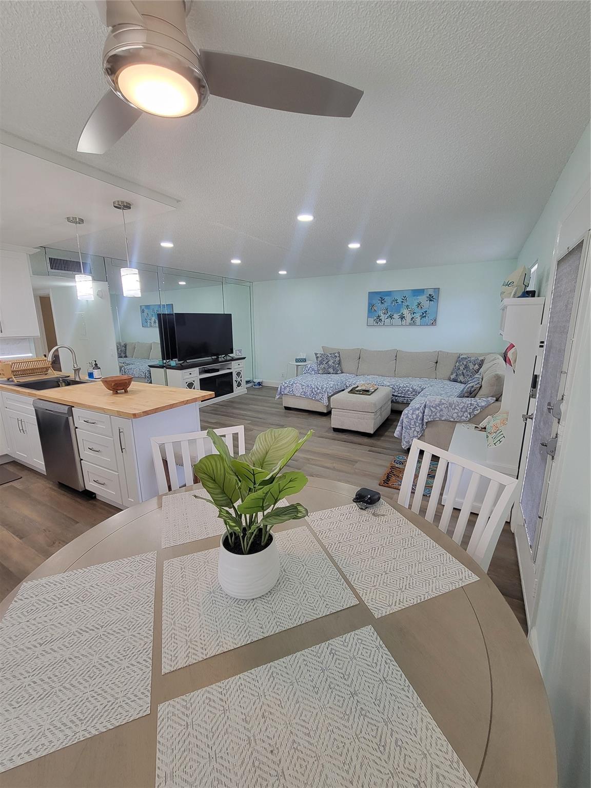 Kings Point Capri A-L - Residential Lease