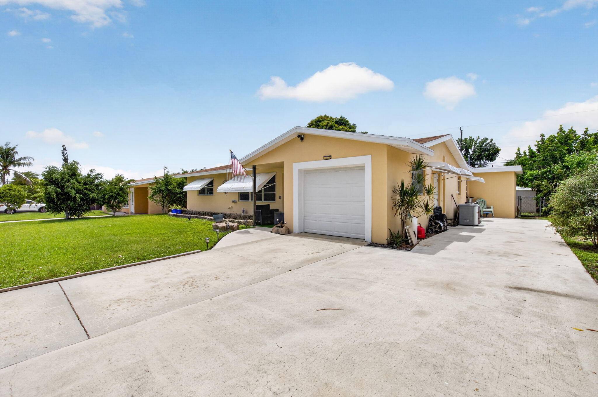 220 SW 10th Avenue